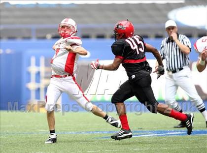 Thumbnail 2 in La Salle vs. Cedar Hill (Kirk Herbstreit Varsity Football Series) photogallery.