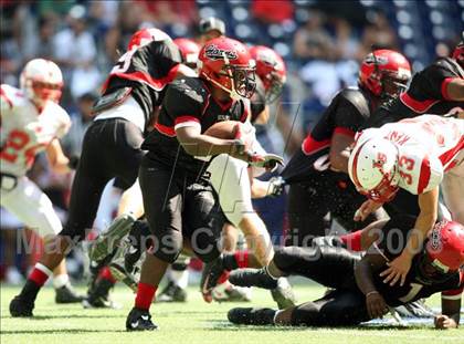 Thumbnail 1 in La Salle vs. Cedar Hill (Kirk Herbstreit Varsity Football Series) photogallery.