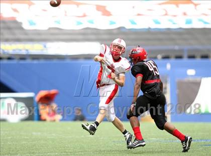 Thumbnail 1 in La Salle vs. Cedar Hill (Kirk Herbstreit Varsity Football Series) photogallery.