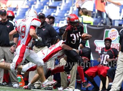 Thumbnail 1 in La Salle vs. Cedar Hill (Kirk Herbstreit Varsity Football Series) photogallery.