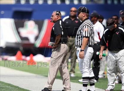 Thumbnail 3 in La Salle vs. Cedar Hill (Kirk Herbstreit Varsity Football Series) photogallery.