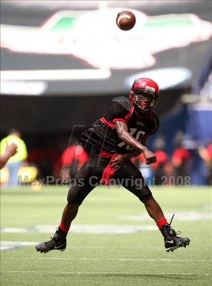 Thumbnail 3 in La Salle vs. Cedar Hill (Kirk Herbstreit Varsity Football Series) photogallery.