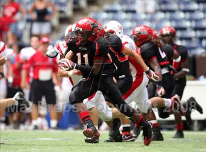 Thumbnail 1 in La Salle vs. Cedar Hill (Kirk Herbstreit Varsity Football Series) photogallery.