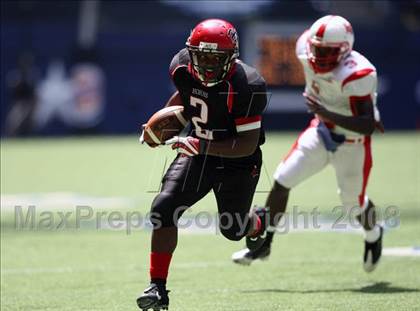 Thumbnail 2 in La Salle vs. Cedar Hill (Kirk Herbstreit Varsity Football Series) photogallery.