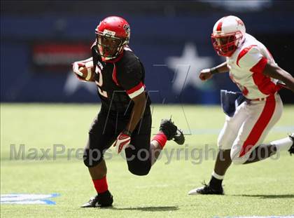 Thumbnail 3 in La Salle vs. Cedar Hill (Kirk Herbstreit Varsity Football Series) photogallery.