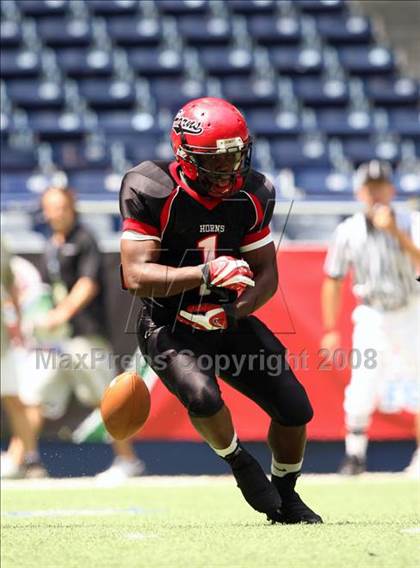 Thumbnail 1 in La Salle vs. Cedar Hill (Kirk Herbstreit Varsity Football Series) photogallery.