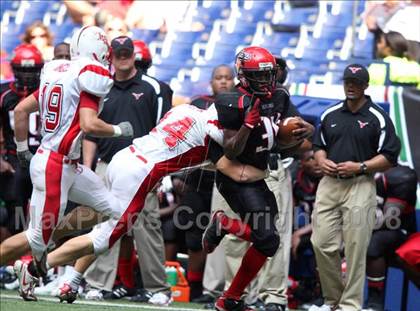 Thumbnail 3 in La Salle vs. Cedar Hill (Kirk Herbstreit Varsity Football Series) photogallery.