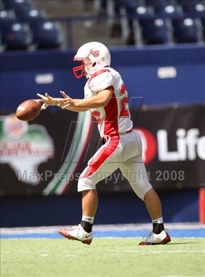 Thumbnail 1 in La Salle vs. Cedar Hill (Kirk Herbstreit Varsity Football Series) photogallery.