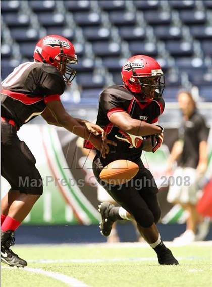 Thumbnail 1 in La Salle vs. Cedar Hill (Kirk Herbstreit Varsity Football Series) photogallery.
