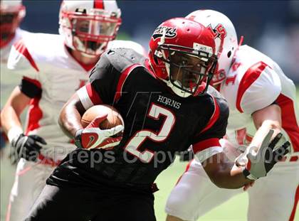 Thumbnail 3 in La Salle vs. Cedar Hill (Kirk Herbstreit Varsity Football Series) photogallery.