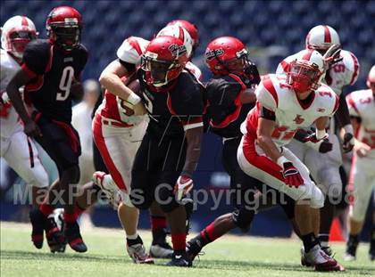Thumbnail 1 in La Salle vs. Cedar Hill (Kirk Herbstreit Varsity Football Series) photogallery.