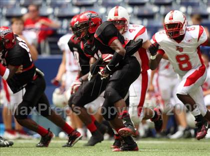 Thumbnail 1 in La Salle vs. Cedar Hill (Kirk Herbstreit Varsity Football Series) photogallery.