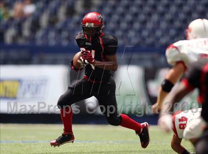 Thumbnail 1 in La Salle vs. Cedar Hill (Kirk Herbstreit Varsity Football Series) photogallery.