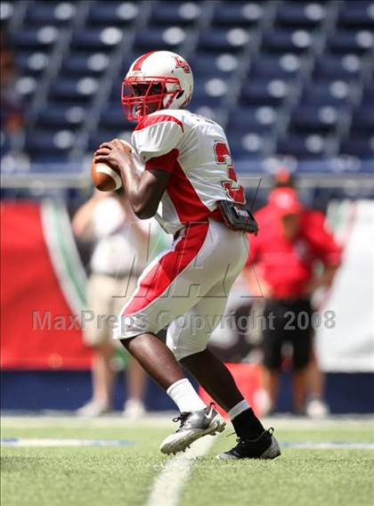Thumbnail 1 in La Salle vs. Cedar Hill (Kirk Herbstreit Varsity Football Series) photogallery.