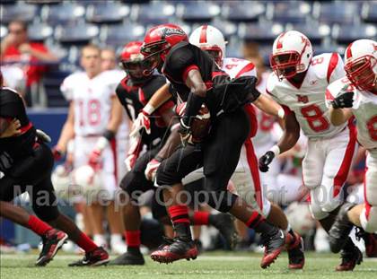 Thumbnail 3 in La Salle vs. Cedar Hill (Kirk Herbstreit Varsity Football Series) photogallery.
