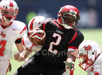 Thumbnail 1 in La Salle vs. Cedar Hill (Kirk Herbstreit Varsity Football Series) photogallery.
