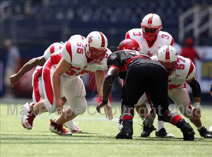 Thumbnail 1 in La Salle vs. Cedar Hill (Kirk Herbstreit Varsity Football Series) photogallery.