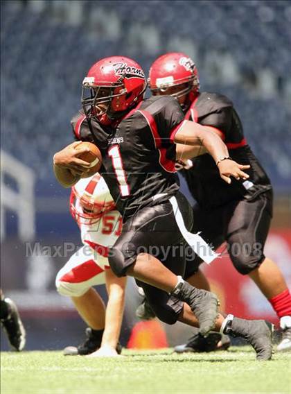 Thumbnail 1 in La Salle vs. Cedar Hill (Kirk Herbstreit Varsity Football Series) photogallery.