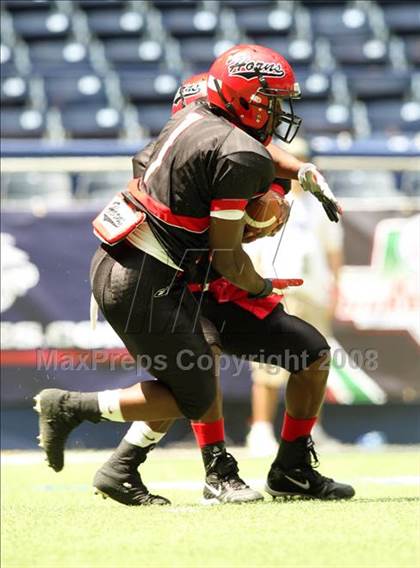 Thumbnail 3 in La Salle vs. Cedar Hill (Kirk Herbstreit Varsity Football Series) photogallery.