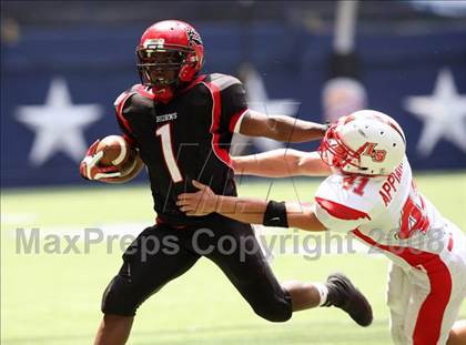 Thumbnail 3 in La Salle vs. Cedar Hill (Kirk Herbstreit Varsity Football Series) photogallery.
