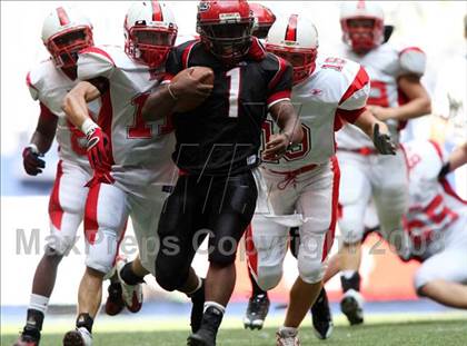 Thumbnail 2 in La Salle vs. Cedar Hill (Kirk Herbstreit Varsity Football Series) photogallery.
