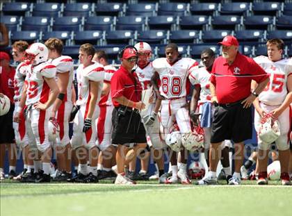 Thumbnail 1 in La Salle vs. Cedar Hill (Kirk Herbstreit Varsity Football Series) photogallery.