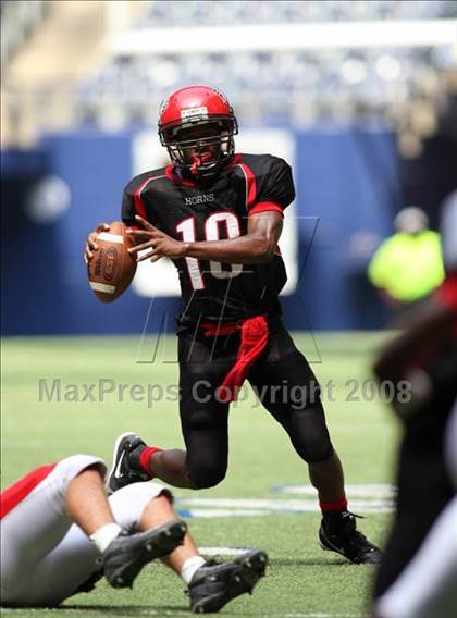 Thumbnail 3 in La Salle vs. Cedar Hill (Kirk Herbstreit Varsity Football Series) photogallery.