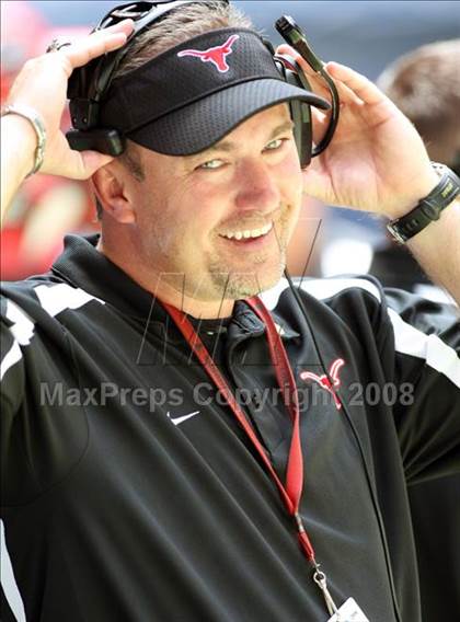 Thumbnail 1 in La Salle vs. Cedar Hill (Kirk Herbstreit Varsity Football Series) photogallery.