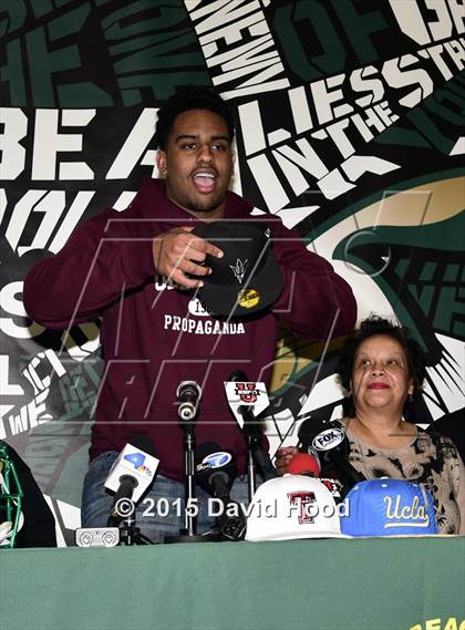 Thumbnail 3 in Long Beach Poly Signing Day Ceremony photogallery.