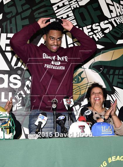 Thumbnail 1 in Long Beach Poly Signing Day Ceremony photogallery.