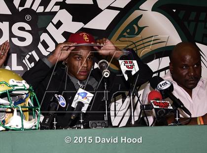 Thumbnail 2 in Long Beach Poly Signing Day Ceremony photogallery.