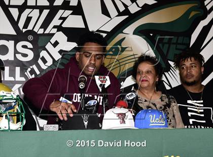 Thumbnail 2 in Long Beach Poly Signing Day Ceremony photogallery.