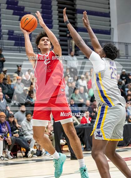 Thumbnail 1 in Montverde Academy vs. Columbus (Chipotle Nationals Semifinal) photogallery.