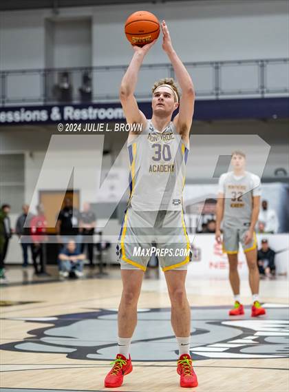 Thumbnail 3 in Montverde Academy vs. Columbus (Chipotle Nationals Semifinal) photogallery.