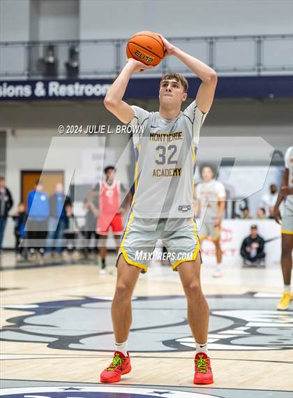 Thumbnail 3 in Montverde Academy vs. Columbus (Chipotle Nationals Semifinal) photogallery.
