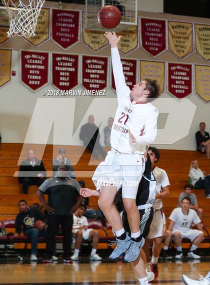 Thumbnail 3 in Oaks Christian vs Thousand Oaks  photogallery.