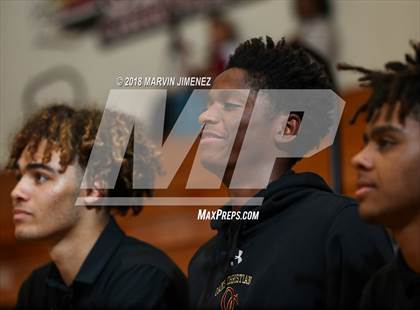 Thumbnail 2 in Oaks Christian vs Thousand Oaks  photogallery.