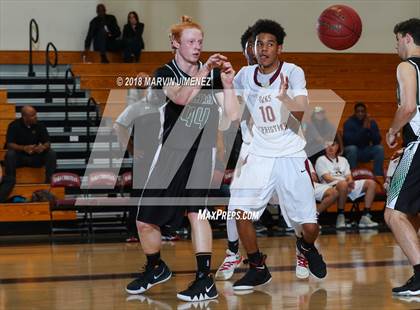 Thumbnail 2 in Oaks Christian vs Thousand Oaks  photogallery.