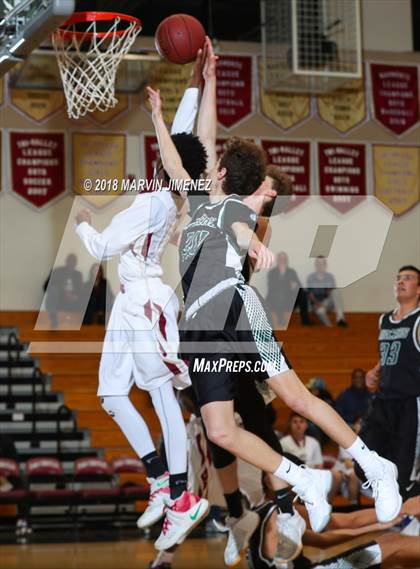 Thumbnail 1 in Oaks Christian vs Thousand Oaks  photogallery.