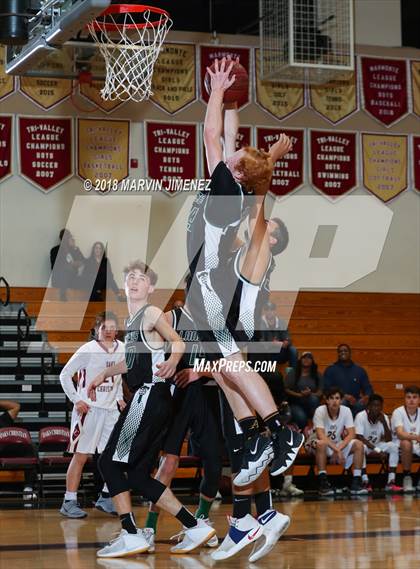 Thumbnail 2 in Oaks Christian vs Thousand Oaks  photogallery.