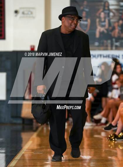 Thumbnail 1 in Oaks Christian vs Thousand Oaks  photogallery.