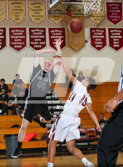 Thumbnail 2 in Oaks Christian vs Thousand Oaks  photogallery.