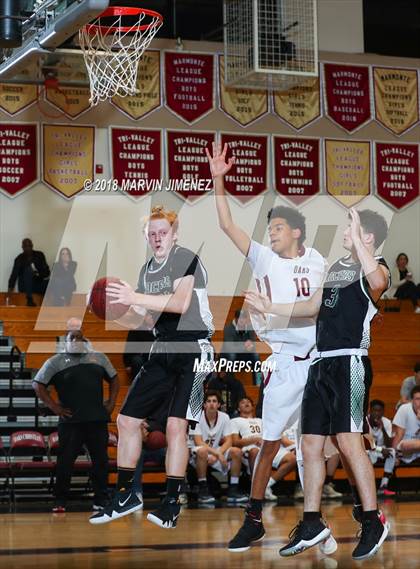 Thumbnail 1 in Oaks Christian vs Thousand Oaks  photogallery.