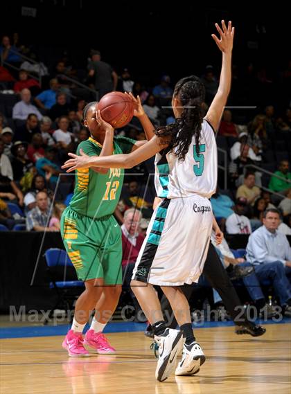 Thumbnail 3 in Long Beach Poly vs. Canyon Springs (CIF SoCal Regional D1 Final) photogallery.