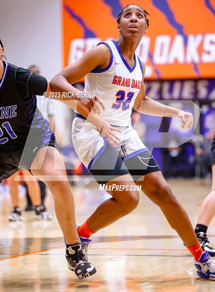 Thumbnail 3 in Grand Oaks vs Aldine (UIL-6A Bi-District Playoffs) photogallery.