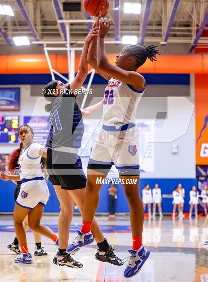 Thumbnail 2 in Grand Oaks vs Aldine (UIL-6A Bi-District Playoffs) photogallery.