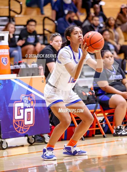 Thumbnail 2 in Grand Oaks vs Aldine (UIL-6A Bi-District Playoffs) photogallery.