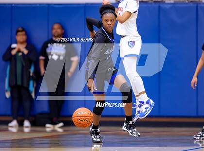 Thumbnail 2 in Grand Oaks vs Aldine (UIL-6A Bi-District Playoffs) photogallery.