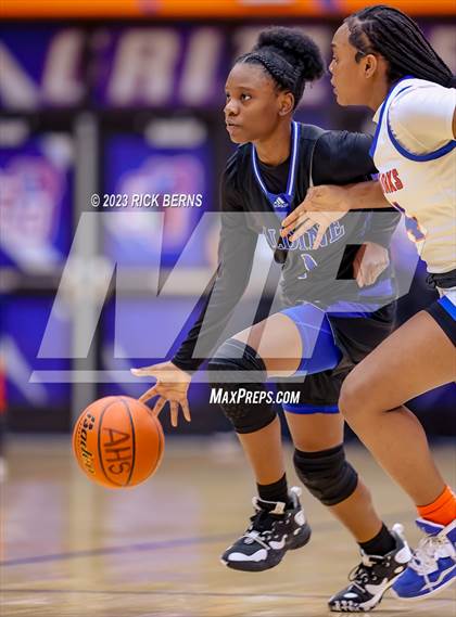 Thumbnail 1 in Grand Oaks vs Aldine (UIL-6A Bi-District Playoffs) photogallery.