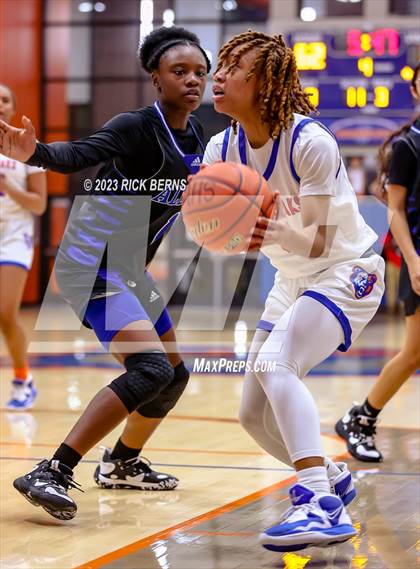 Thumbnail 3 in Grand Oaks vs Aldine (UIL-6A Bi-District Playoffs) photogallery.